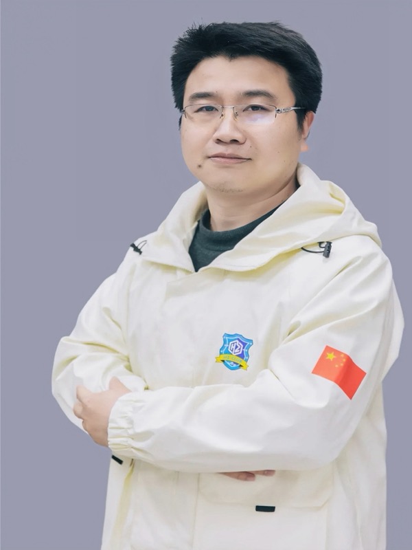 应老师 — VEX IQ赛事教练